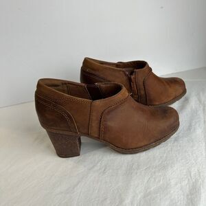 Clarks Sashlin Aleta Leather Booties Tan Brown Cushion Soft Zip Women’s 7